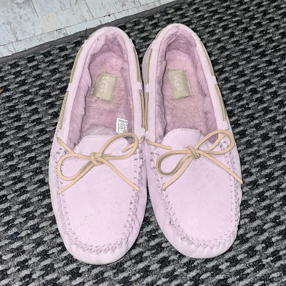 Ugg moccasins size 8 - Picture 1 of 4